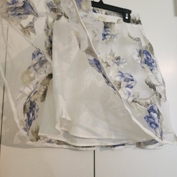 Nohea Blue and white Fairy floral skirt - Picture 2 of 5